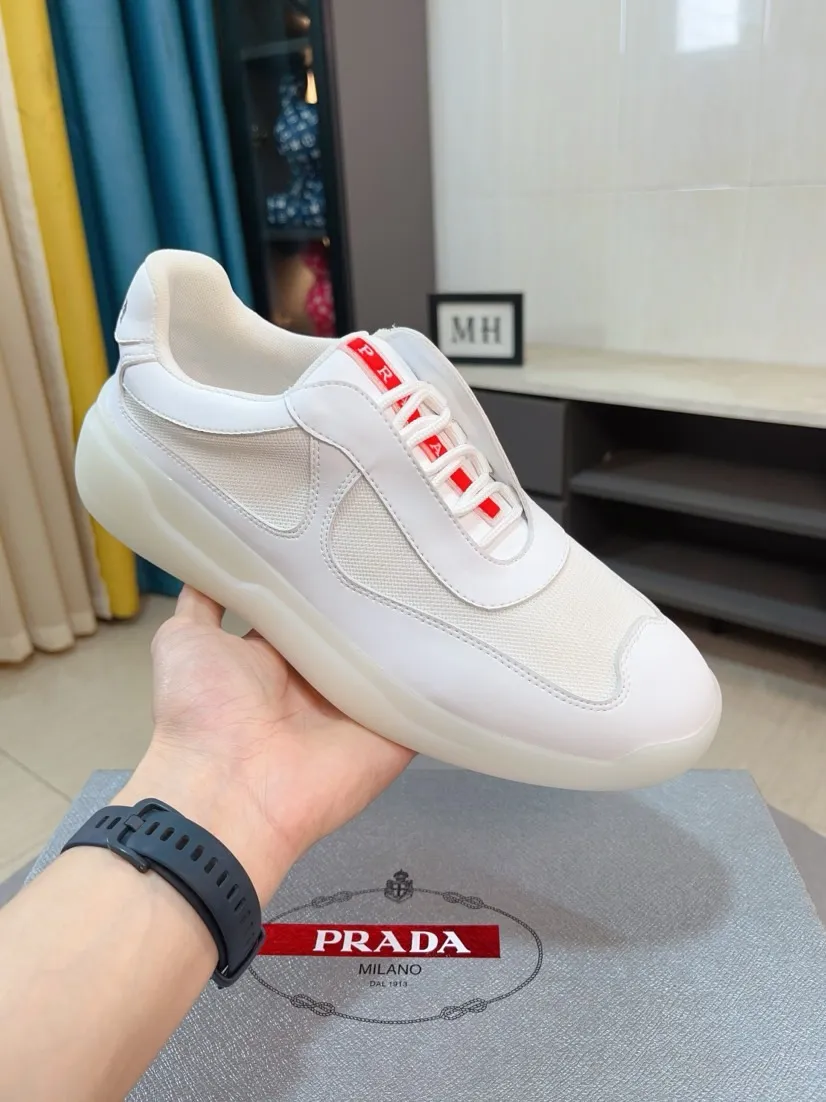 Men's shoes 💰420🌹🌹Prada is a luxurious and fashionable high-end product ✊🔥The perfect last shape and top-notch handcrafting make this shoe immediately create a strong aristocratic atmosphere. Imported first-layer cowhide with brogue carving crafts💋Genuine leather lining🎶Rubber combination outsole specially imported from France for leather shoes😍Color: Mysterious Black☕️Size 38～44